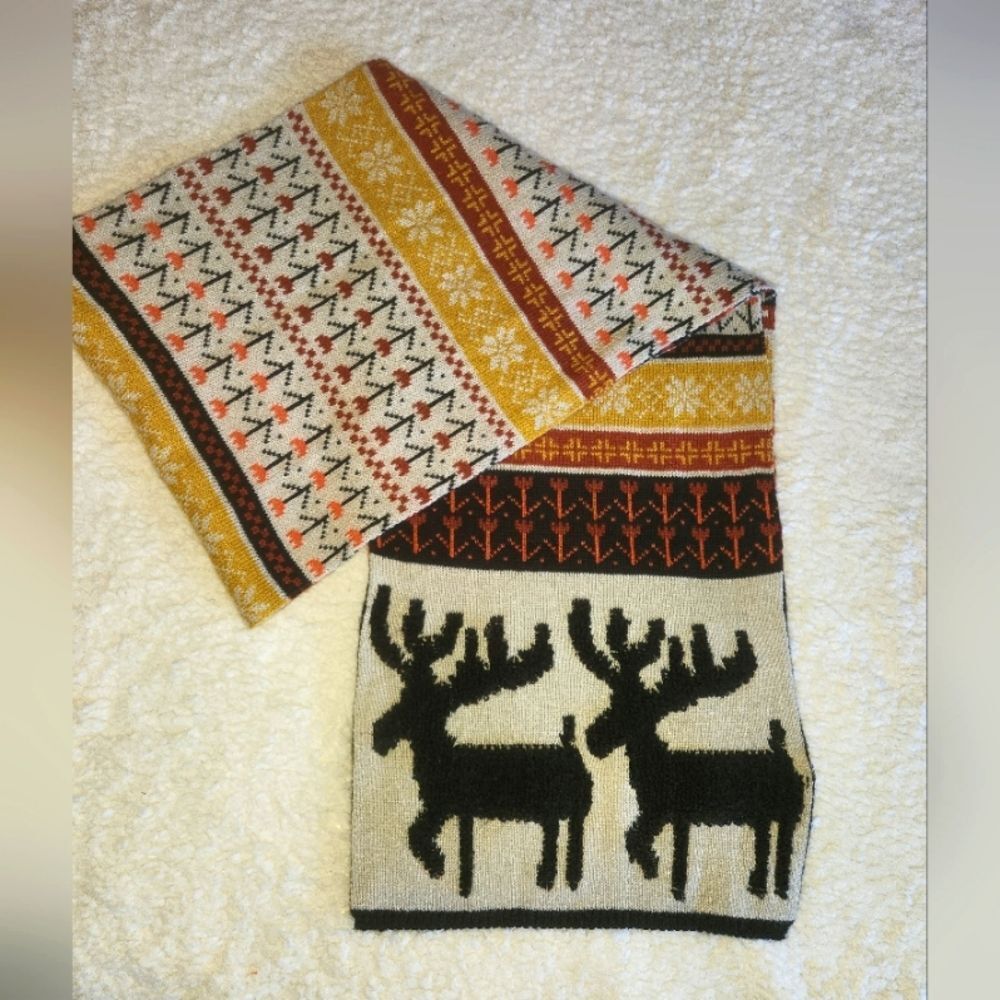 LARGE REVERSIBLE DEER WINTER SCARF Cabincore
